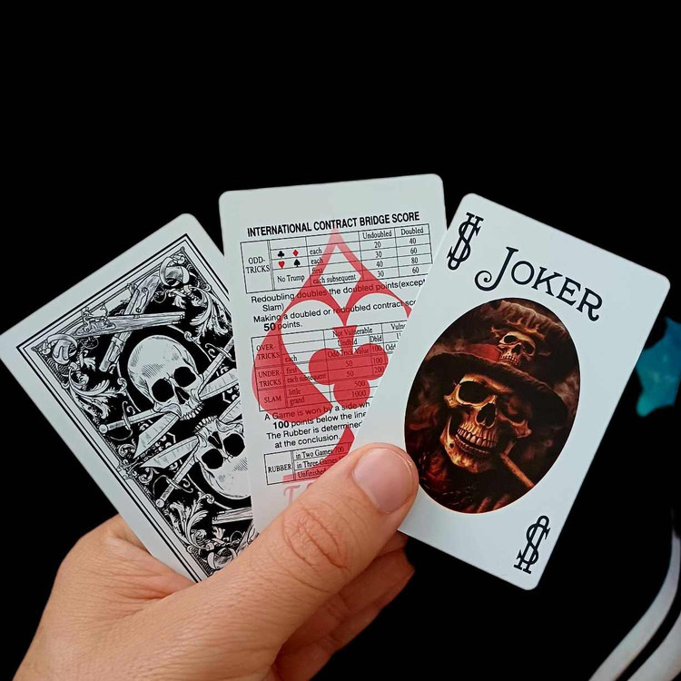 اسکلتی-کارت-بازی